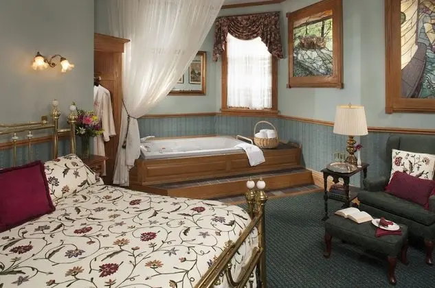 Rittenhouse Room IX