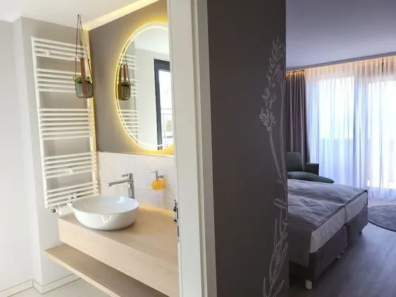 Superior Tek Büyük Yataklı Oda (with Balcony or Terrace)
