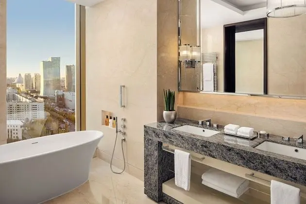 Grand Oda, 1 En Büyük (King) Boy Yatak, Şehir Manzaralı