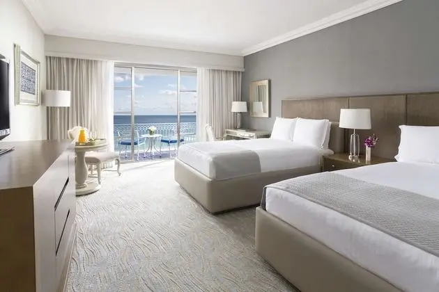 Deluxe Tek Büyük Yataklı Oda (Seafront)