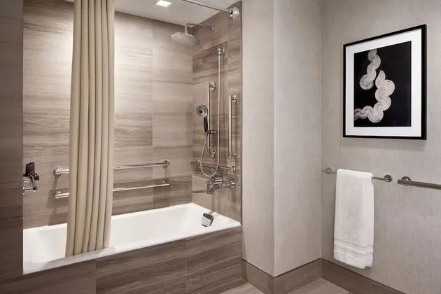 Oda, 1 En Büyük (King) Boy Yatak, Göl Manzaralı (Mobility/Hearing Accessible, Tub)
