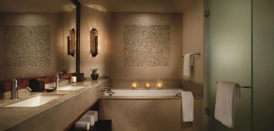 Oda, 1 En Büyük (King) Boy Yatak, Balkon, Dağ Manzaralı (Mobility/Hearing Accessible, Tub)