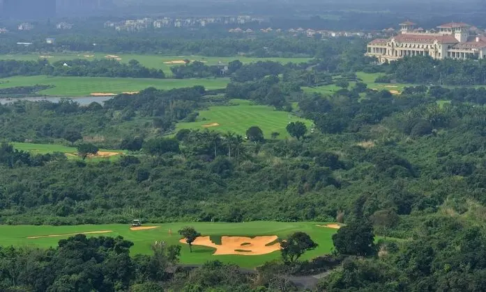 Club Oda, 1 En Büyük (King) Boy Yatak, Golf Manzaralı