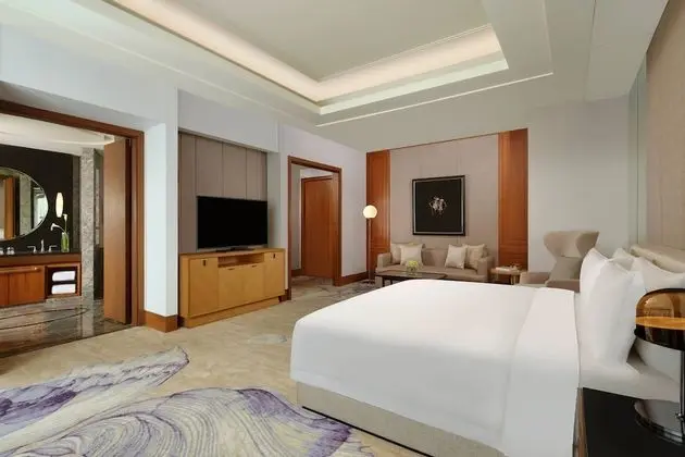 Club Oda, 1 En Büyük (King) Boy Yatak, Sigara İçilmez, Şehir Manzaralı (Executive Grand)