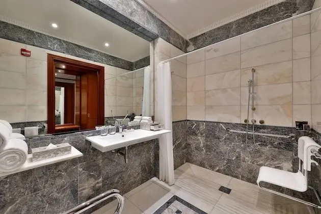 Deluxe Oda, 1 En Büyük (King) Boy Yatak, Şehir Manzaralı