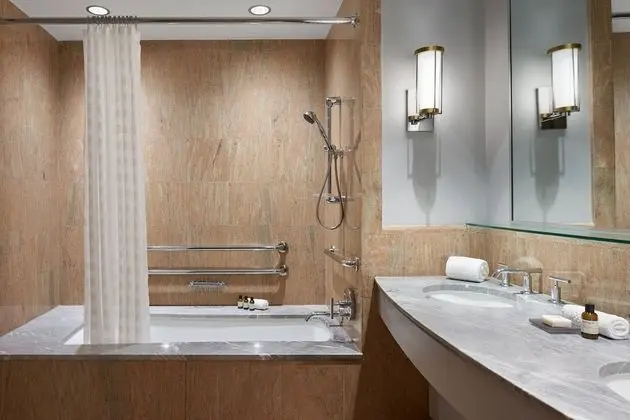 Deluxe Oda, 1 En Büyük (King) Boy Yatak (Mobility Accessible, Tub)