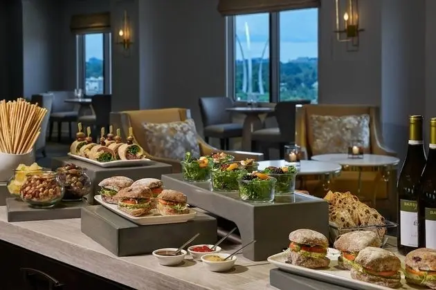 Club Oda, 1 En Büyük (King) Boy Yatak ve Çekyat (Club Lounge Access)