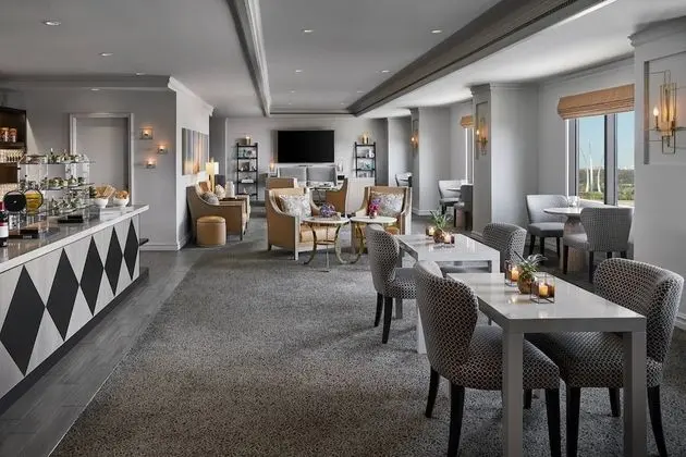 Club Oda, 1 En Büyük (King) Boy Yatak ve Çekyat (Club Lounge Access)