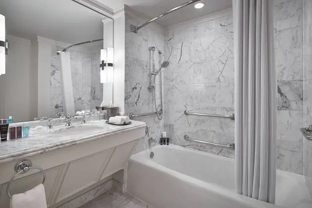 Deluxe Oda, 1 En Büyük (King) Boy Yatak, Köşe (Mobility Accessible, Tub)