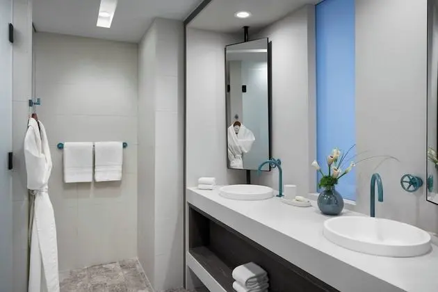 Club Oda, 1 En Büyük (King) Boy Yatak, Göl Manzaralı (Club Level, Top Floor)