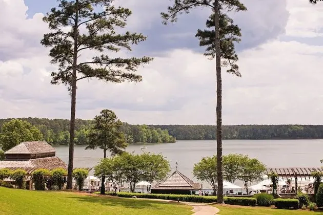 Club Oda, 1 En Büyük (King) Boy Yatak, Göl Manzaralı (Club Level, Top Floor)