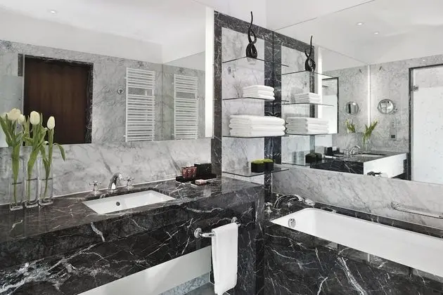 Premium Oda, 1 En Büyük (King) Boy Yatak