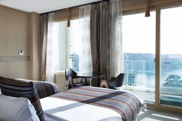 Deluxe Tek Büyük Yataklı Oda, Göl Manzaralı