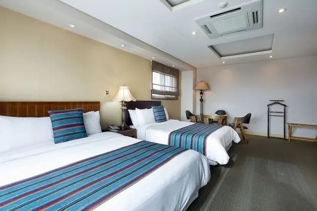 Family İki Ayrı Yataklı Oda, Göl Manzaralı (Plaza Suite)