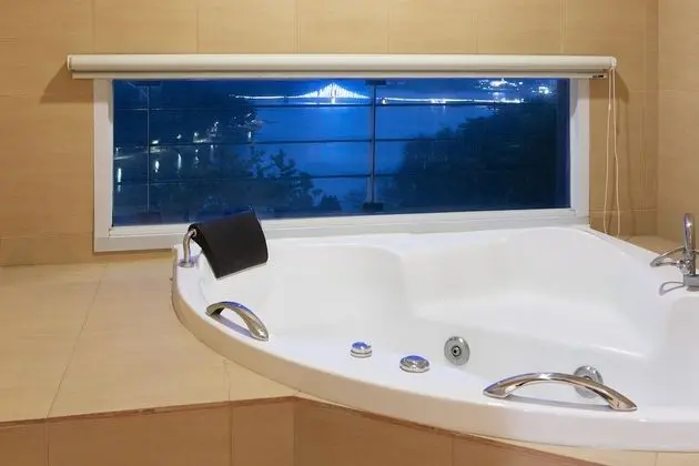 Family İki Ayrı Yataklı Oda, Göl Manzaralı (Plaza Suite)