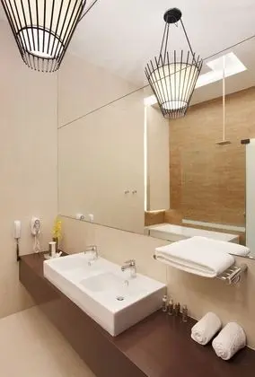 Premium Tek Büyük Yataklı Oda