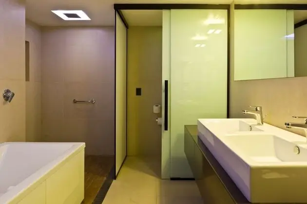 Premium Tek Büyük Yataklı Oda