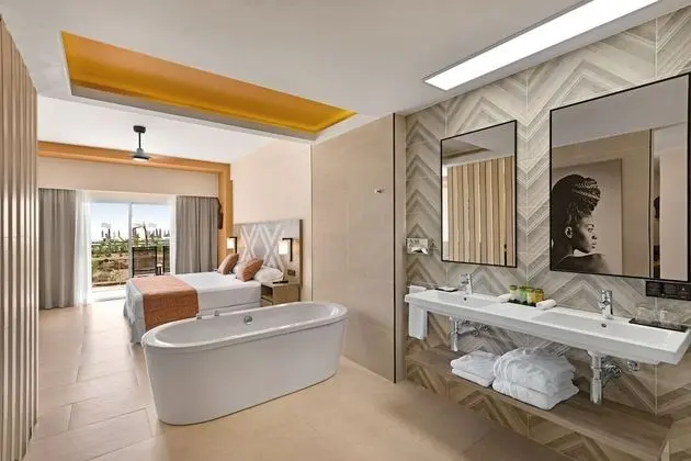 Junior Süit, Teras (Swim-up & Adults Only)