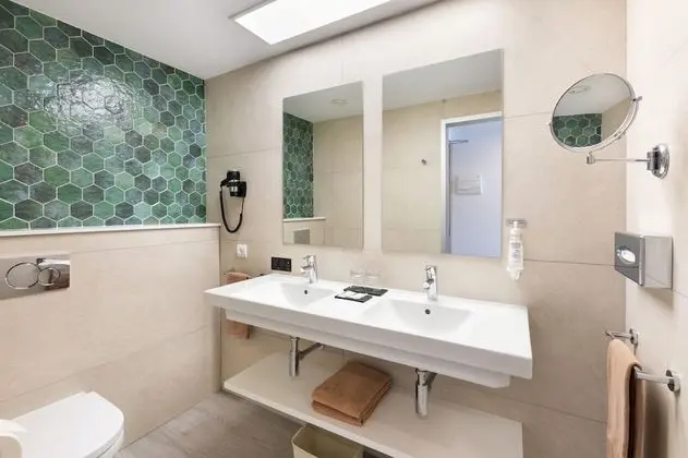 Tek Büyük Yataklı Oda, Balkon, Deniz Manzaralı