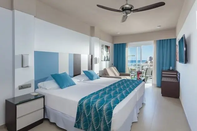 Tek Büyük Yataklı Oda, Balkon, Kısmi Deniz Manzaralı