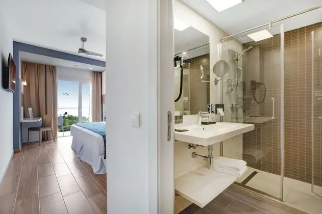 Tek Büyük Yataklı Oda, Balkon, Deniz Manzaralı