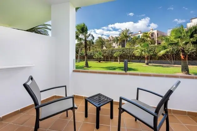 Tek Büyük Yataklı Oda, Balkon, Bahçe Manzaralı