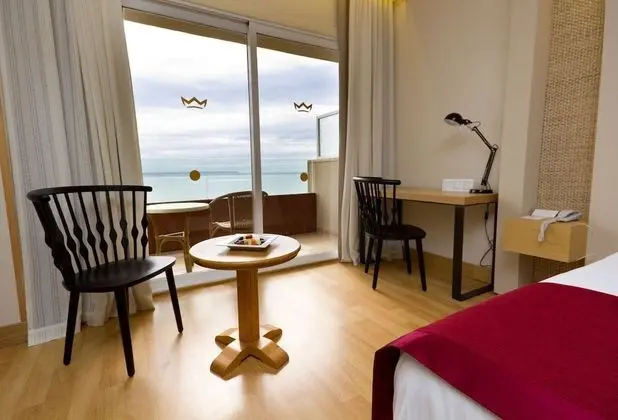 Tek Büyük Yataklı Oda, Deniz Manzaralı (2 Adults + 1 Child - Spa Access)