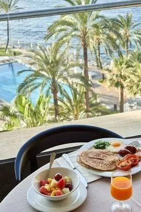 Tek Büyük Yataklı Oda, Deniz Manzaralı (2 Adults + 1 Child - Spa Access)