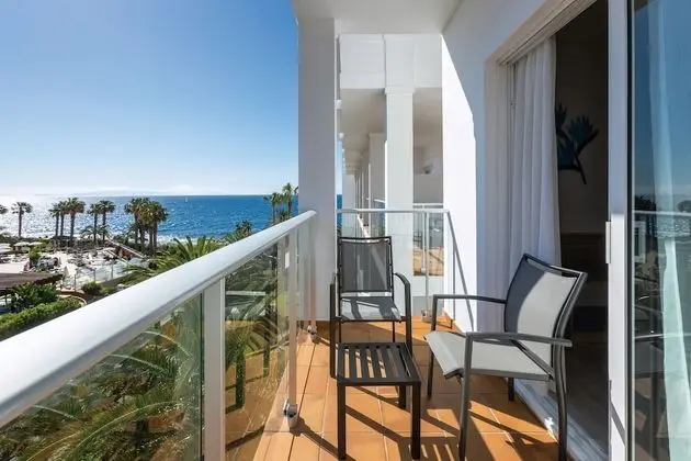 Tek Büyük Yataklı Oda, Balkon, Kısmi Deniz Manzaralı