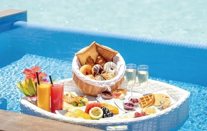 Süit, Deniz Üstü (Swim-Up | B2C-US)