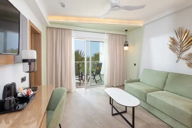 Junior Süit, Balkon, Bahçe Manzaralı