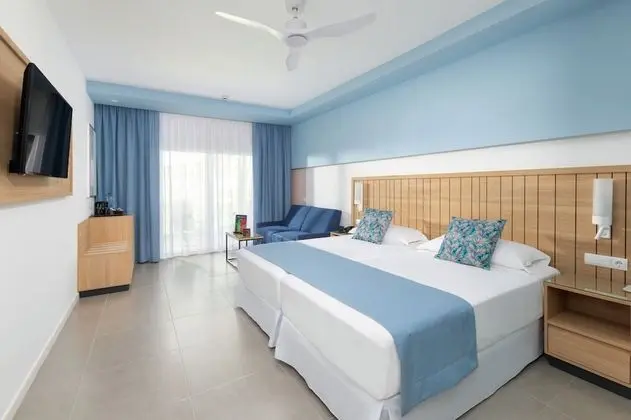 Tek Büyük Yataklı Oda, Balkon, Bahçe Manzaralı