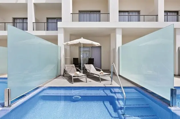 Tek Büyük Yataklı Oda (Swim-up - Adults Only)