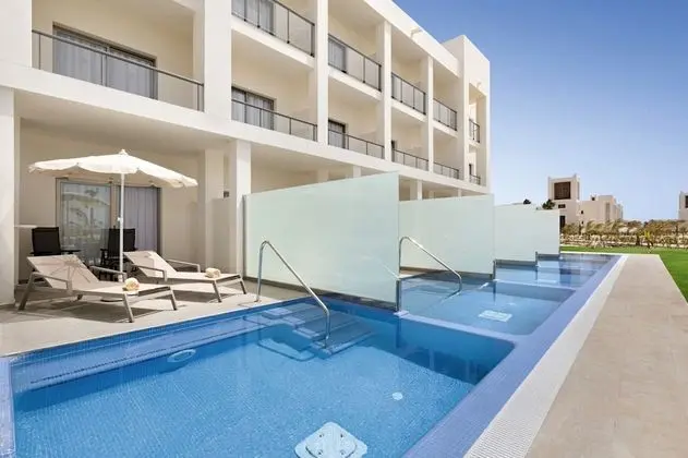 Tek Büyük Yataklı Oda (Swim-up - Adults Only)