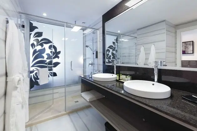Tek Büyük Yataklı Oda, Balkon, Deniz Manzaralı