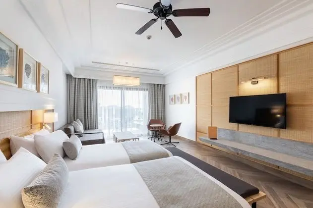Standard Tek Büyük Yataklı Oda, Balkon, Kısmi Deniz Manzaralı