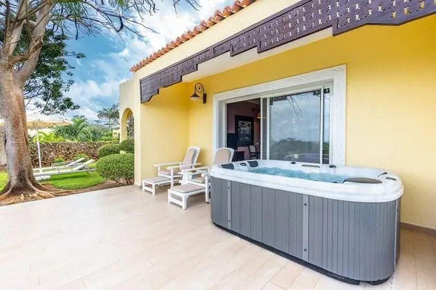 Süit, Sıcak Su Küveti (Jacuzzi B2C-CA)