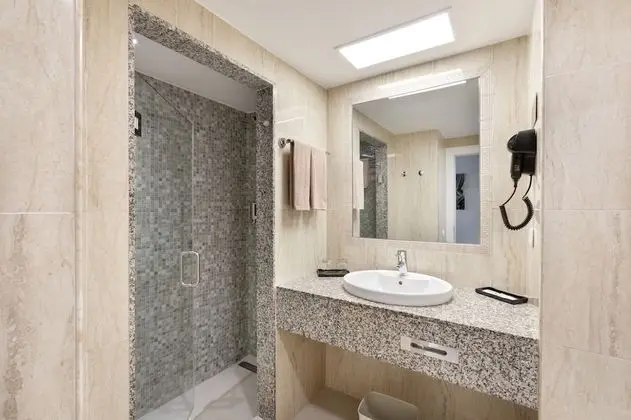 Tek Büyük Yataklı Oda, Balkon