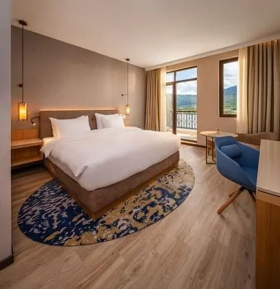 Süit, Göl Manzaralı (Regency)