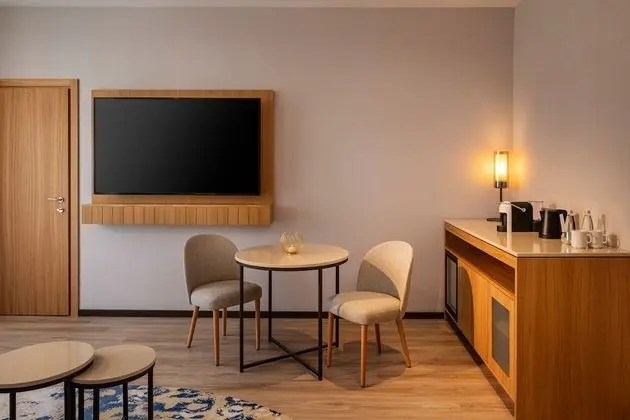 Süit, Göl Manzaralı (Regency)