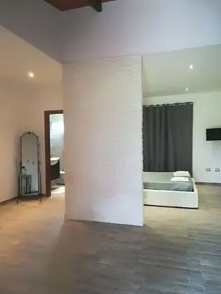 Dört Kişilik Oda, Bahçeli