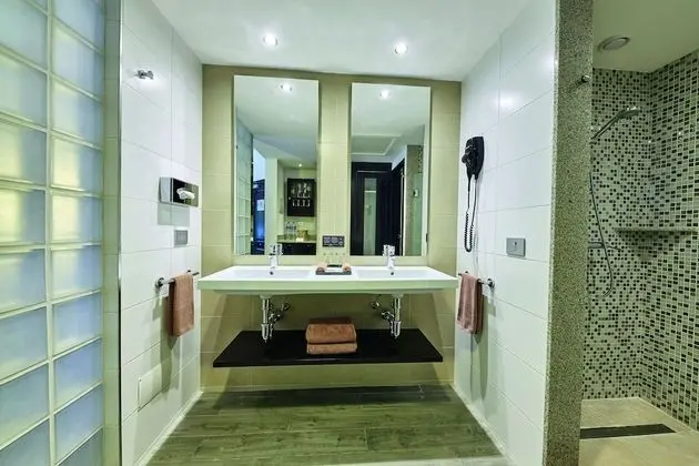 Standard Tek Büyük Yataklı Oda (U)
