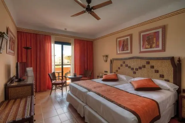 Tek Büyük Yataklı Oda, Balkon, Kısmi Deniz Manzaralı (Family Area)