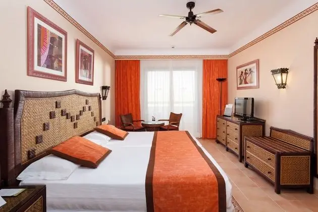 Tek Büyük Yataklı Oda, Balkon, Kısmi Deniz Manzaralı (Family Area)