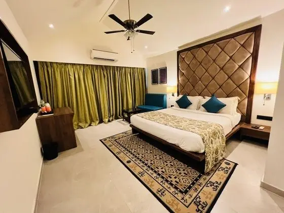 Coco Wood Cottage with Sea View