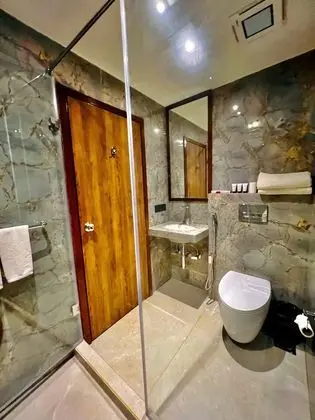 Coco Wood Cottage with Sea View