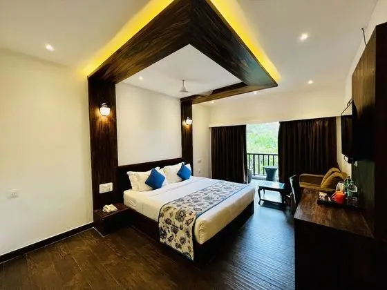 Luxury Room with Garden View
