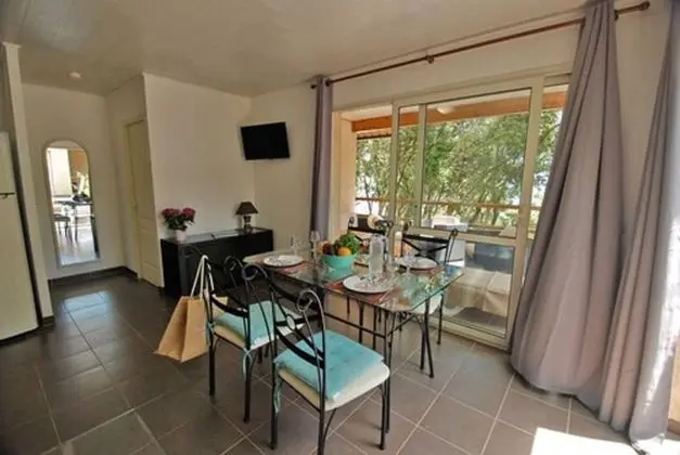 Villa (Paradise)