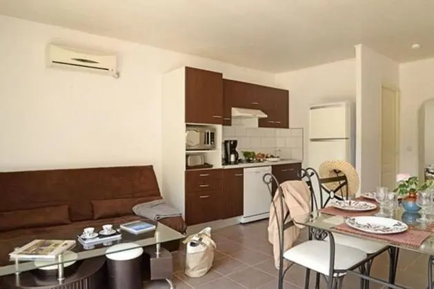 Villa (Paradise)