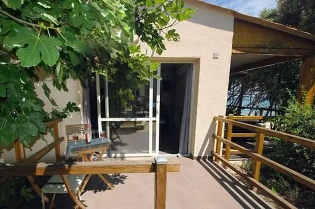 Villa (Paradise)
